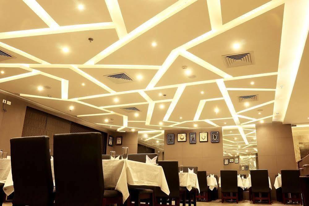 Vaccinated Staff - Capital O 7899 Casa Hotel Kolkata Exterior photo