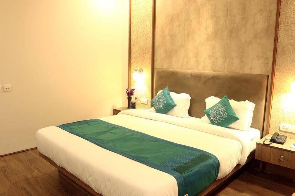 Vaccinated Staff - Capital O 7899 Casa Hotel Kolkata Exterior photo